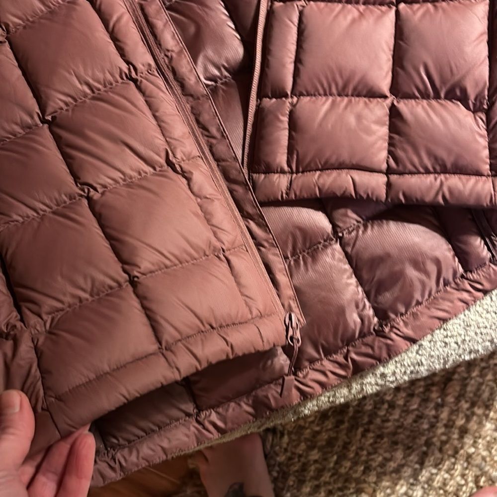 AK Burton Rose Down quilted Vest like new - Picture 6 of 16